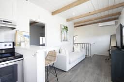 Cozy 1BD Bungalow 4 Houses from Beach w/ Deck & AC - Image 4