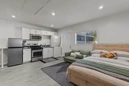 Vibrant and Cheerful Valley Village Abode - Image 4