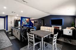 Luxury 4BR | 3 King beds + Hot Tub + EV Charger - Image 2