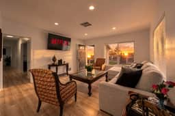 ৎ୭Glamour Home ৎ୭ Pool • Games• Jacuzzi & more - Image 2