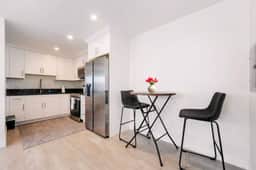 ৎ୭Prestige Studio Haven at Burbankৎ୭ 3 beds• wifi• - Image 3
