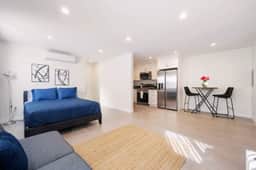 ৎ୭Prestige Studio Haven at Burbankৎ୭ 3 beds• wifi• - Image 5