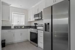 ৎ୭Prime new beautiful studio in burbankৎ୭w/ 2 beds - Image 3