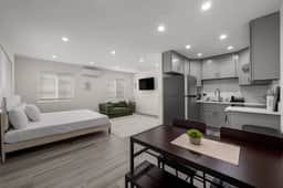 ৎ୭Modern Burbank Getawayৎ୭ - Image 2