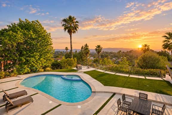 ৎ୭Elegant LA Getaway in Encino | Pool & Loungeৎ୭ - Image 1