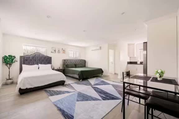 ৎ୭Prime new beautiful studio in burbankৎ୭w/ 2 beds - Image 1