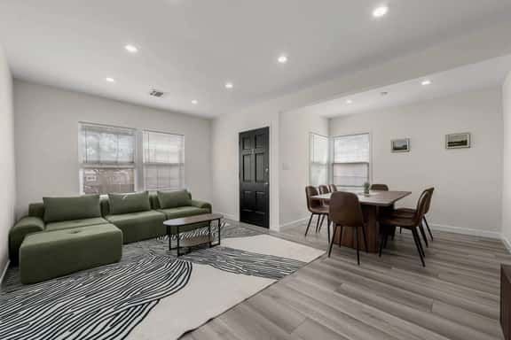 ৎ୭Burbank Haven | 3BR Unitৎ୭ - Image 1