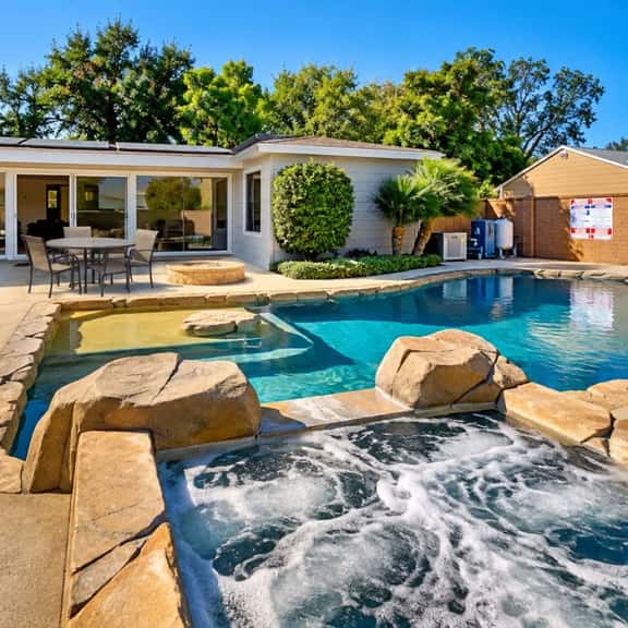 ৎ୭Disney Anaheimৎ୭ Jacuzzi pool games & more - Image 1