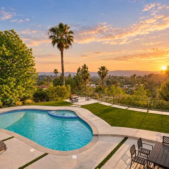 ৎ୭Elegant LA Getaway in Encino | Pool & Loungeৎ୭ - Image 1