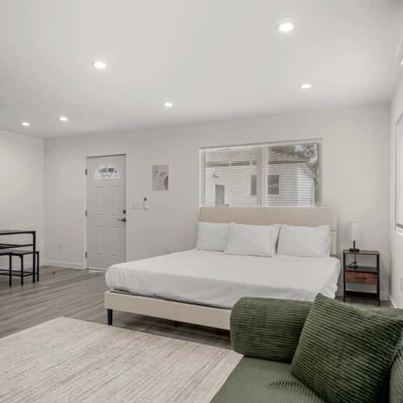 ৎ୭Modern Burbank Getawayৎ୭ - Image 1