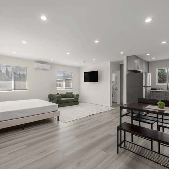 ৎ୭Cozy Burbank Retreatৎ୭ - Image 1