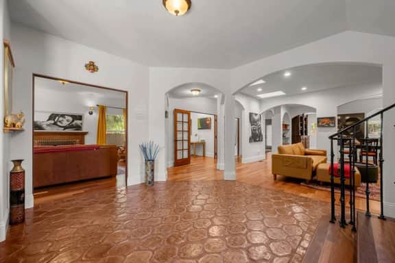 Ape' Gedara - (අපේ ගෙදර) - Our House near LAX - Image 3