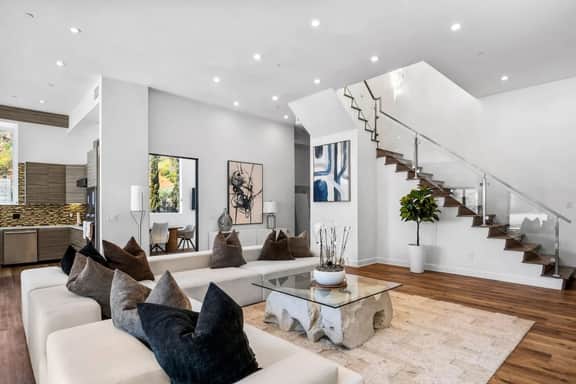 ৎ୭Luxury Hollywood Hills | 5BR + Poolৎ୭ - Image 3