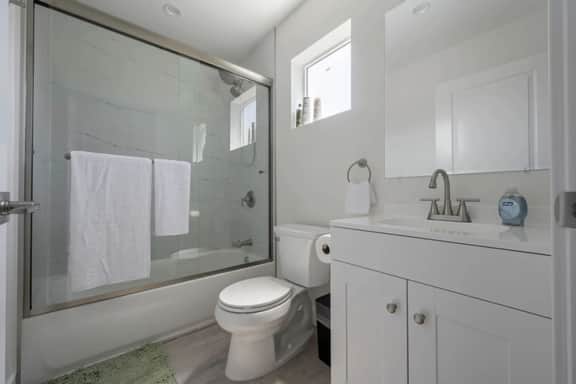 ৎ୭Prime new beautiful studio in burbankৎ୭w/ 2 beds - Image 5