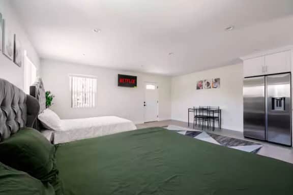 ৎ୭Prime new beautiful studio in burbankৎ୭w/ 2 beds - Image 2