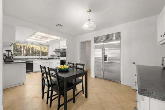 ৎ୭Stylish Glendale Retreat w Pool & Billiardsৎ୭ - Image 5