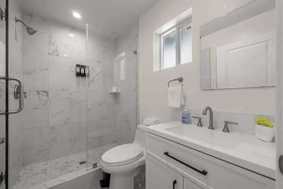 ৎ୭Modern Burbank Getawayৎ୭ - Image 5