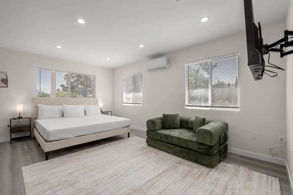 ৎ୭Cozy Burbank Retreatৎ୭ - Image 4