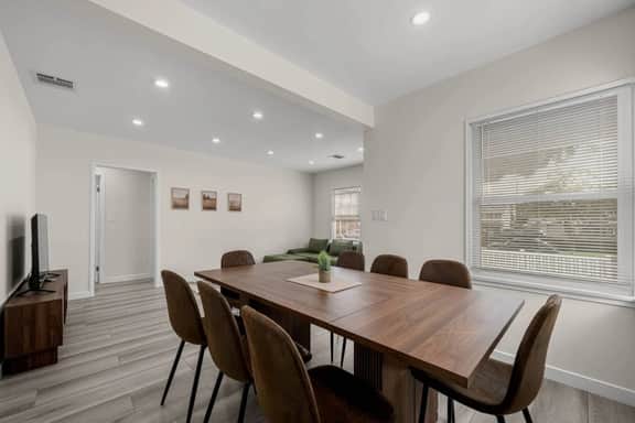 ৎ୭Burbank Haven | 3BR Unitৎ୭ - Image 2